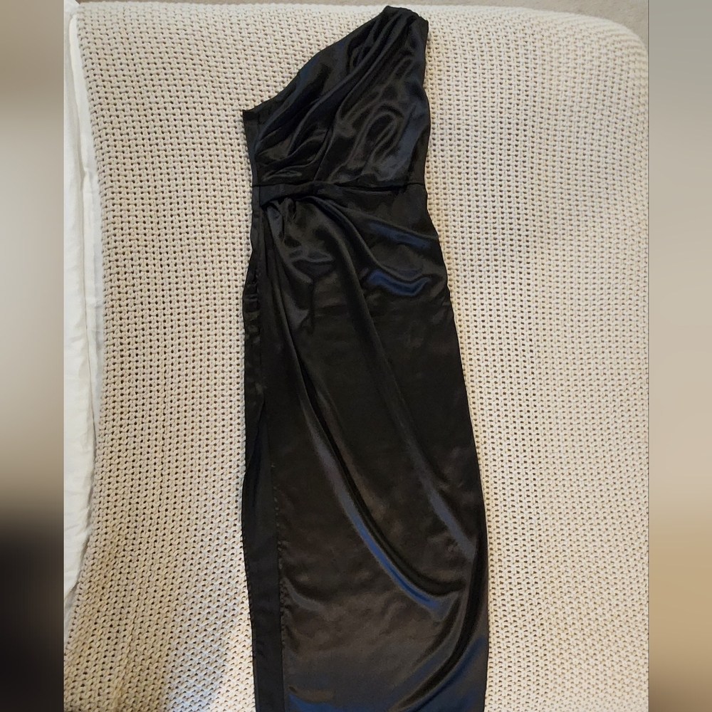 Petal & Pup Black Asymmetrical Ruched Gown - Picture 4 of 6